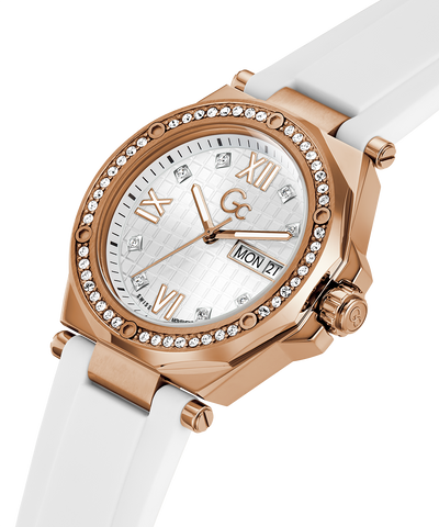 Z20006L1MF Gc Legacy Lady Mid Size Silicone caseback (with attachment) image lifestyle