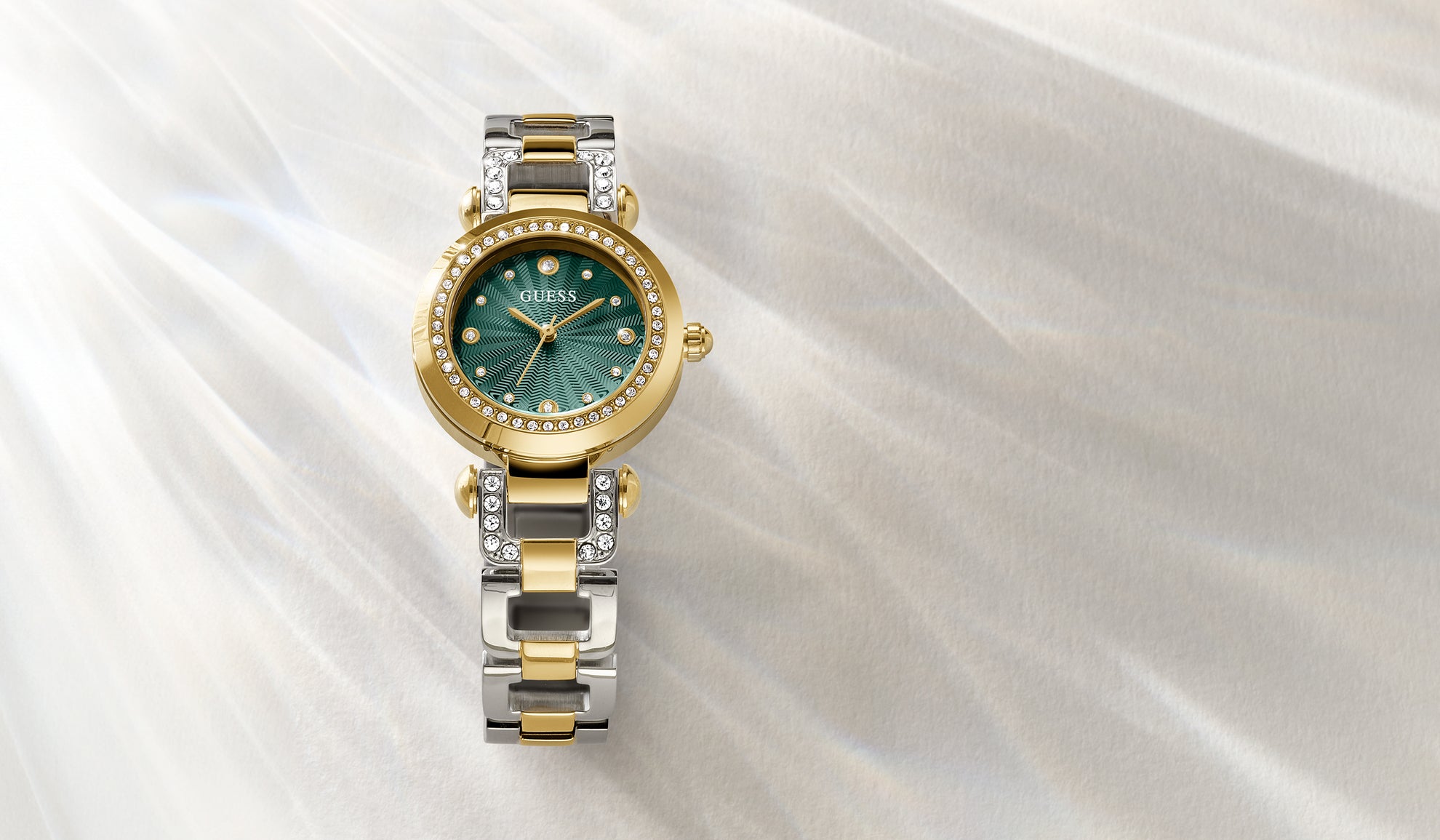 Two-tone watch with a green face on a white background gw0869l1