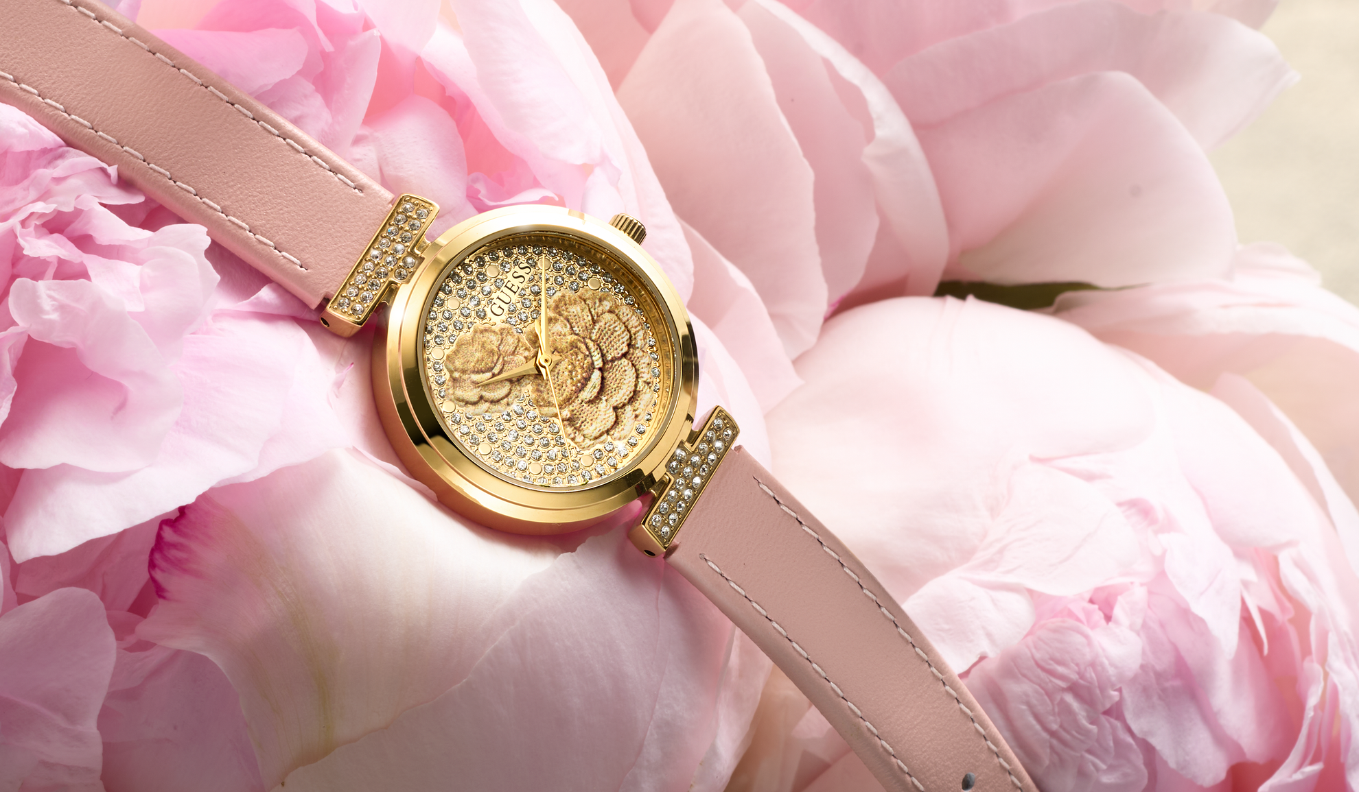 Gold watch GW1046L2 with pink strap on pink floral background