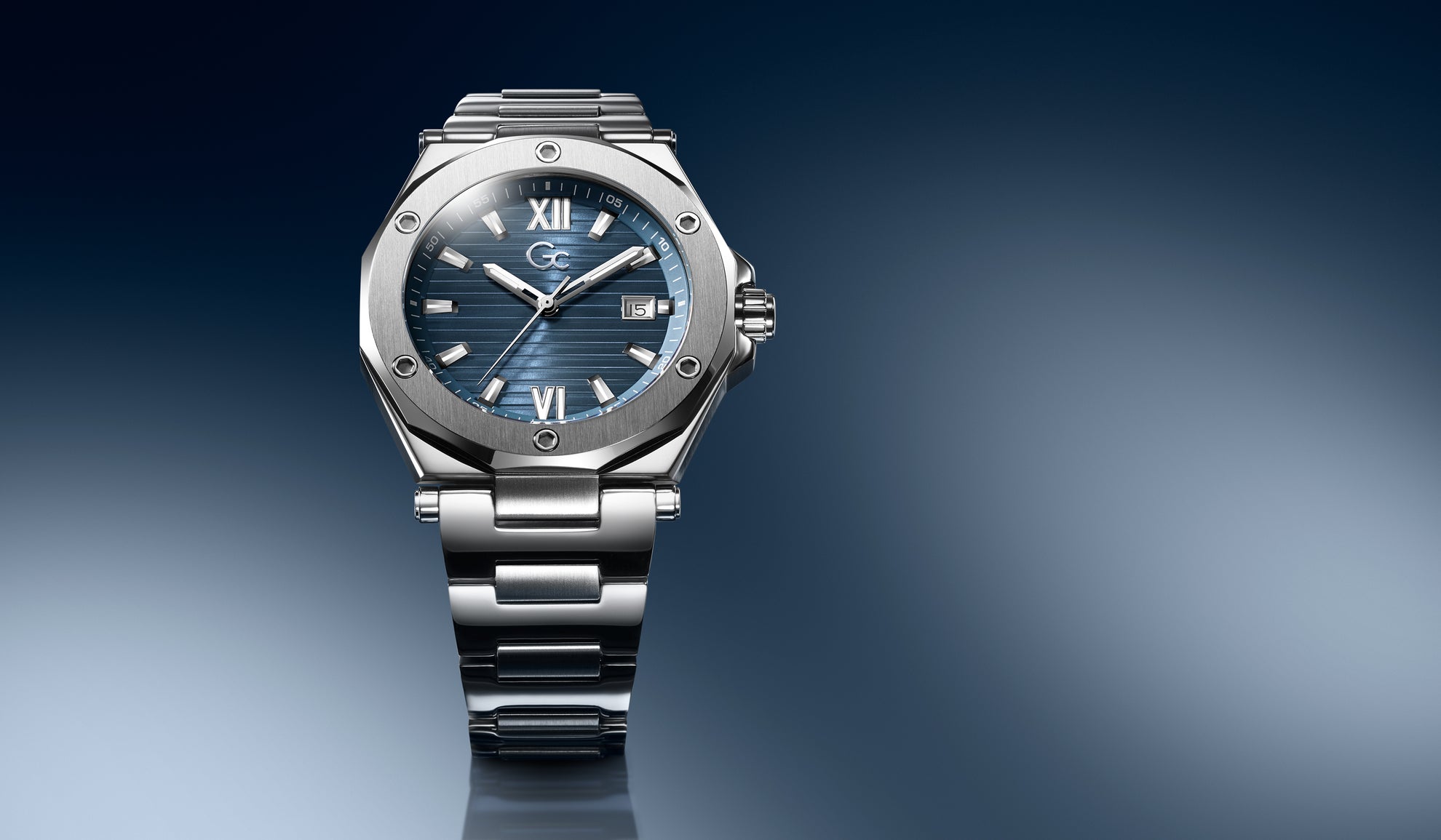 Silver watch with blue dial on a gradient blue background Z67001G7