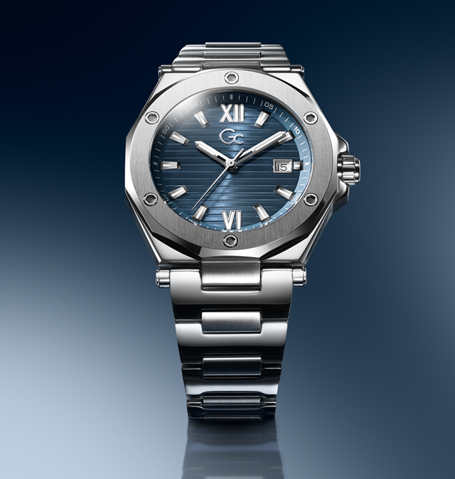 Silver watch with blue dial on a gradient blue background Z67001G7