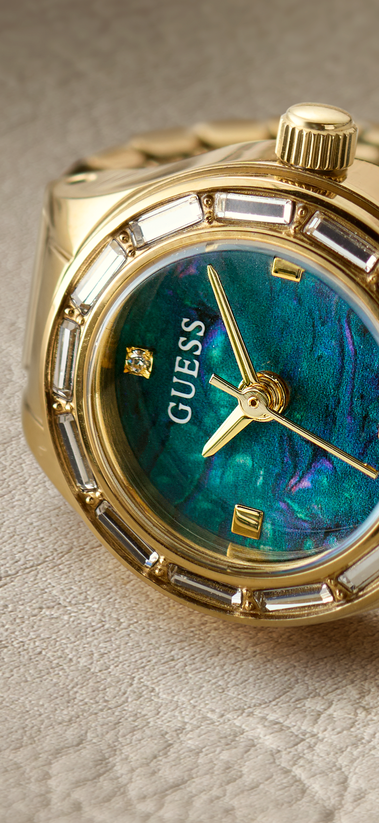 GUESS Ring watch with MOP green dial
GW1084L2
