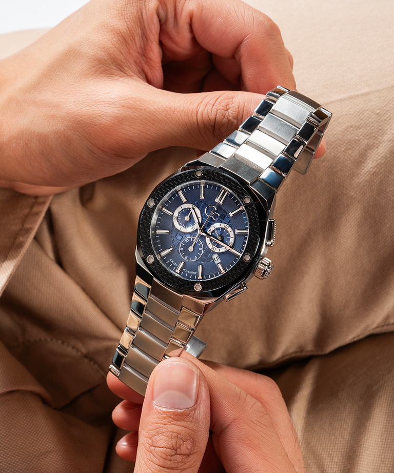 Z37001G7MF Gc Fiber Chrono Metal lifestyle hand holding watch