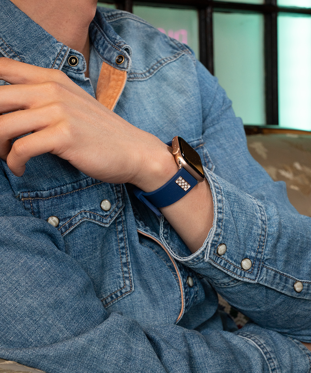 GUESS Silcone Band with Crystal inserts for Apple 42-44 mm GUESS Silcone Band with Crystal inserts for Apple 42-44 mm