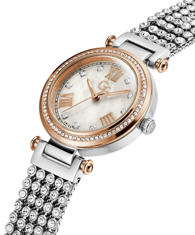 Y47009L1MF Gc PrimeChic Mid Size Metal caseback (with attachment) image lifestyle