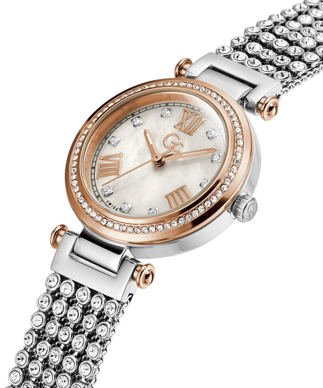 Y47009L1MF Gc PrimeChic Mid Size Metal caseback (with attachment) image lifestyle