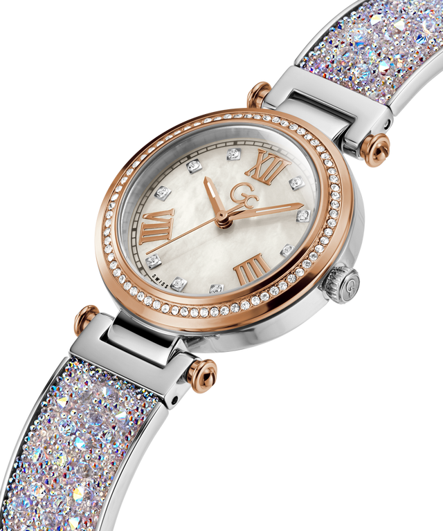 Y47011L1MF Gc PrimeChic Mid Size Metal caseback (with attachment) image lifestyle